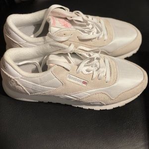 Reebok Womens Classic size 9
